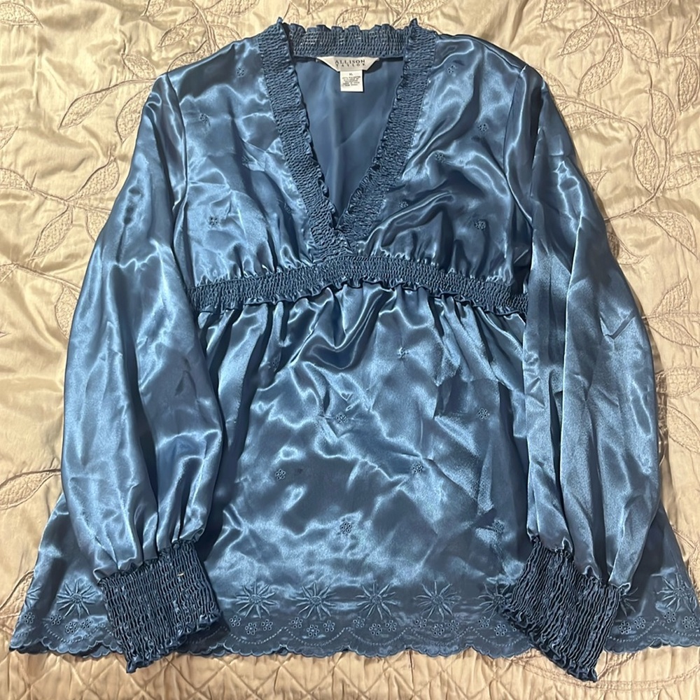 XL blue satin V-neck blouse with embroidered scalloped trim
